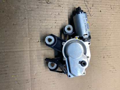 2004 to 2007 Volkswagen Touareg Rear Windshield Wiper Motor OEM Y3489 DG0