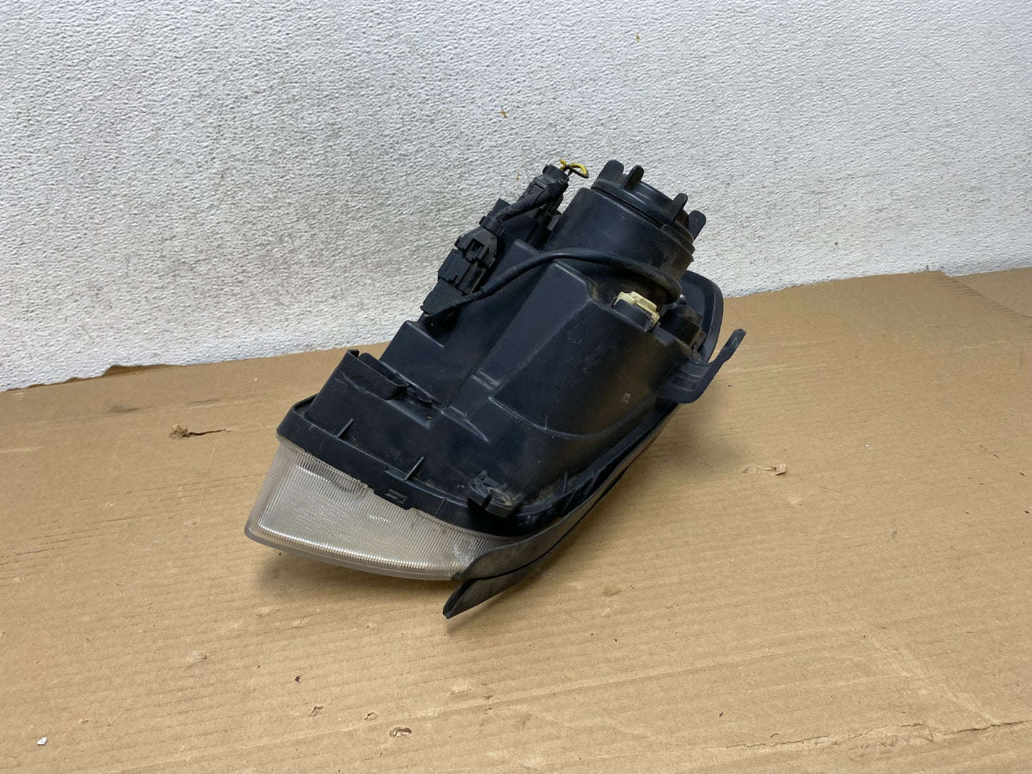 2003-2004 Kia Optima Left Driver LH Side Headlight Halogen AG8110 DW4