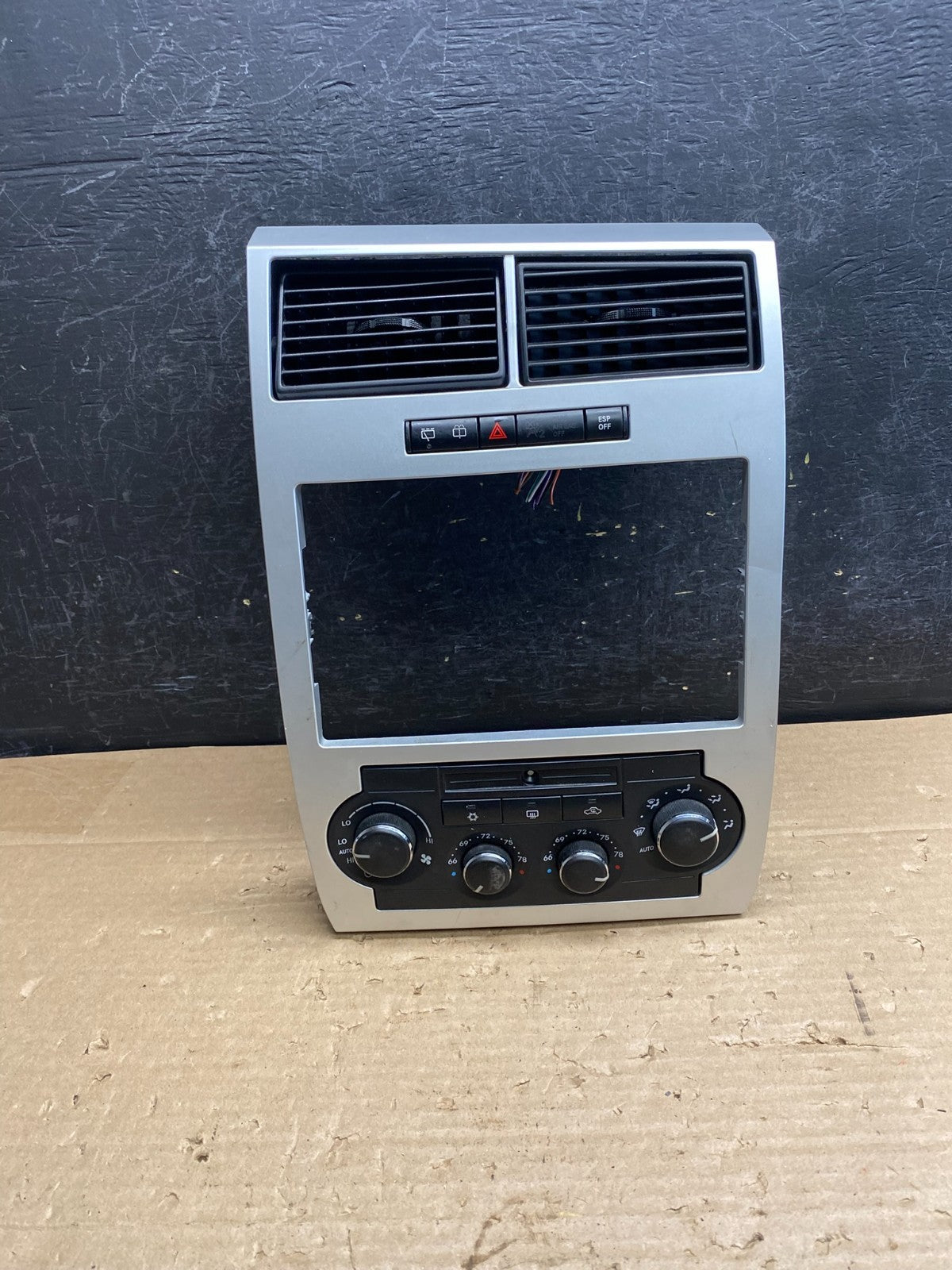2005 2007 Chrysler 300 Magnum Heater A/C Climate Control Trim Bezel AG8427 DG0