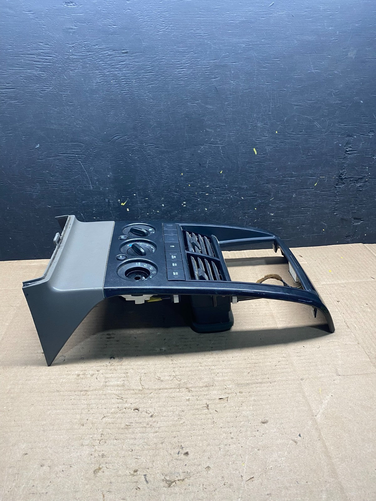 2006 - 2010 Ford Explorer Radio Heater Climate A/C Control Bezel  Trim Q2599 DG5