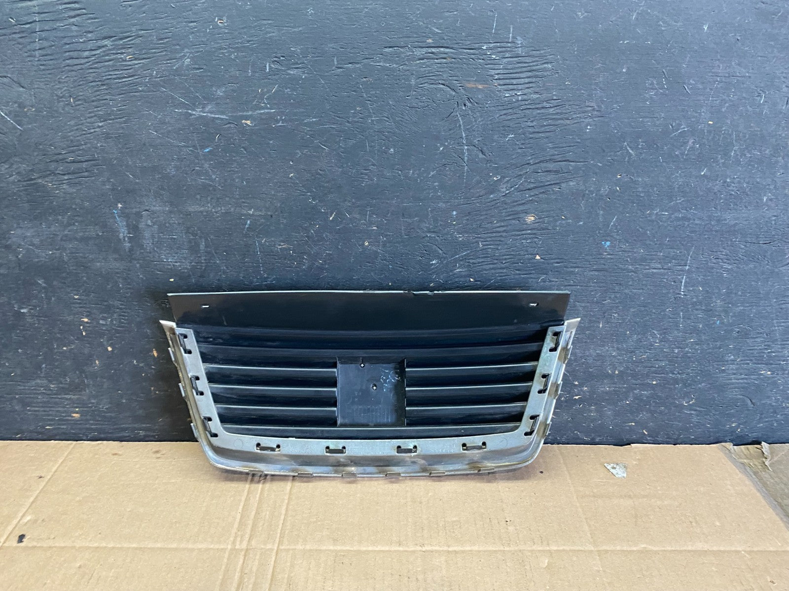 2004 2005 2006 Saturn Vue Front Upper Grille Grill Q0483 DG3