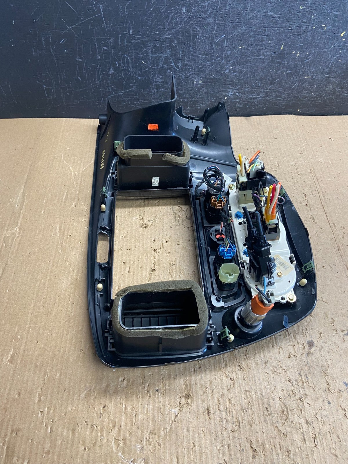 2005 - 2006 Mazda Tribute Radio Trim Bezel W/Vent AC Climate Control AF1570 DG5