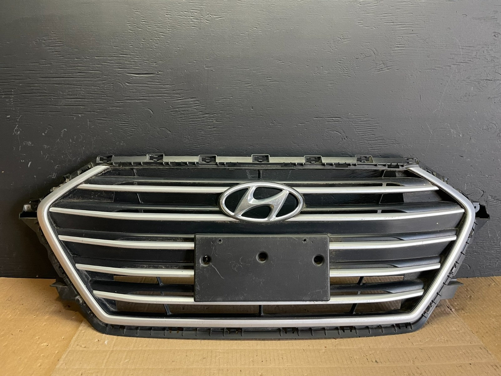 2017 2018 Hyundai Elantra Front Upper Grille Grill Oem AB7689 MS0