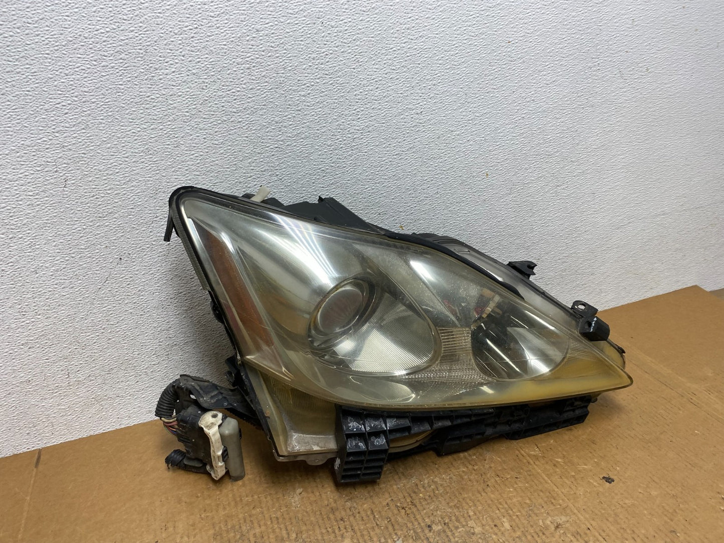 2006 - 2010 Lexus IS250 Right Passenger RH Side Xenon Headlight AE2712 DW2