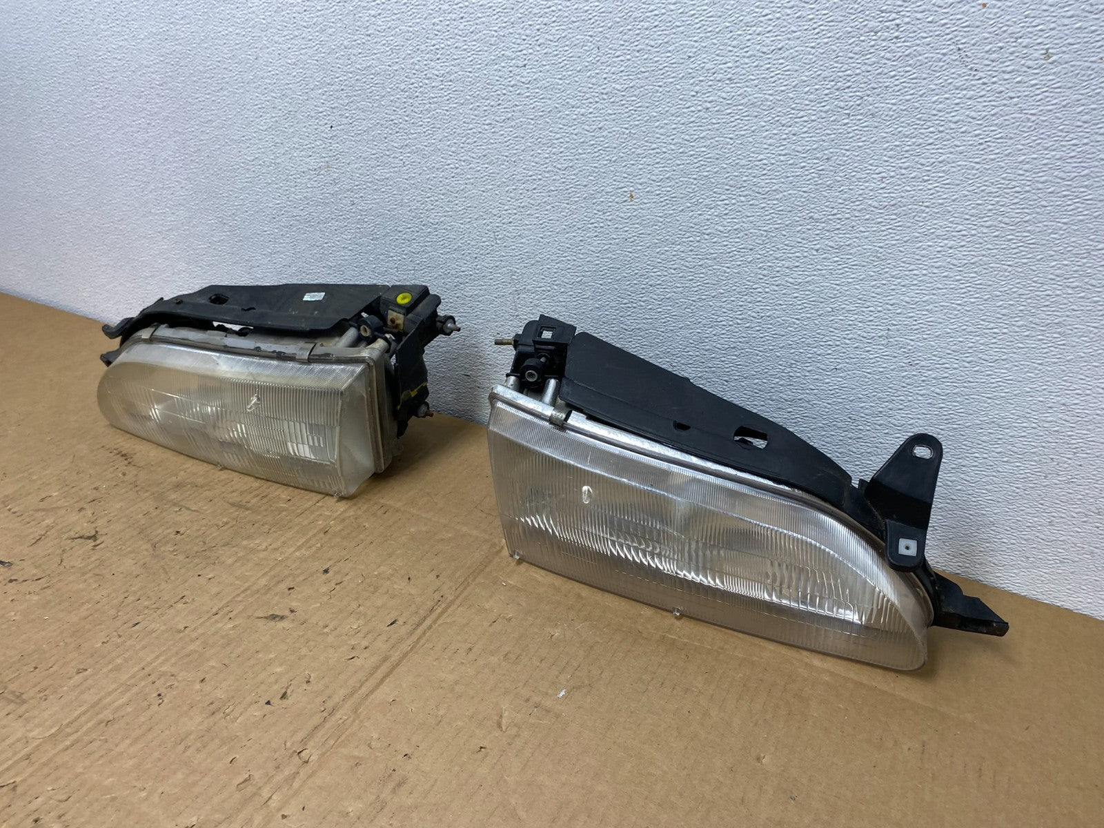 1993 to 1997 Toyota Corolla Left+Right Side Headlights AC7722 DW1