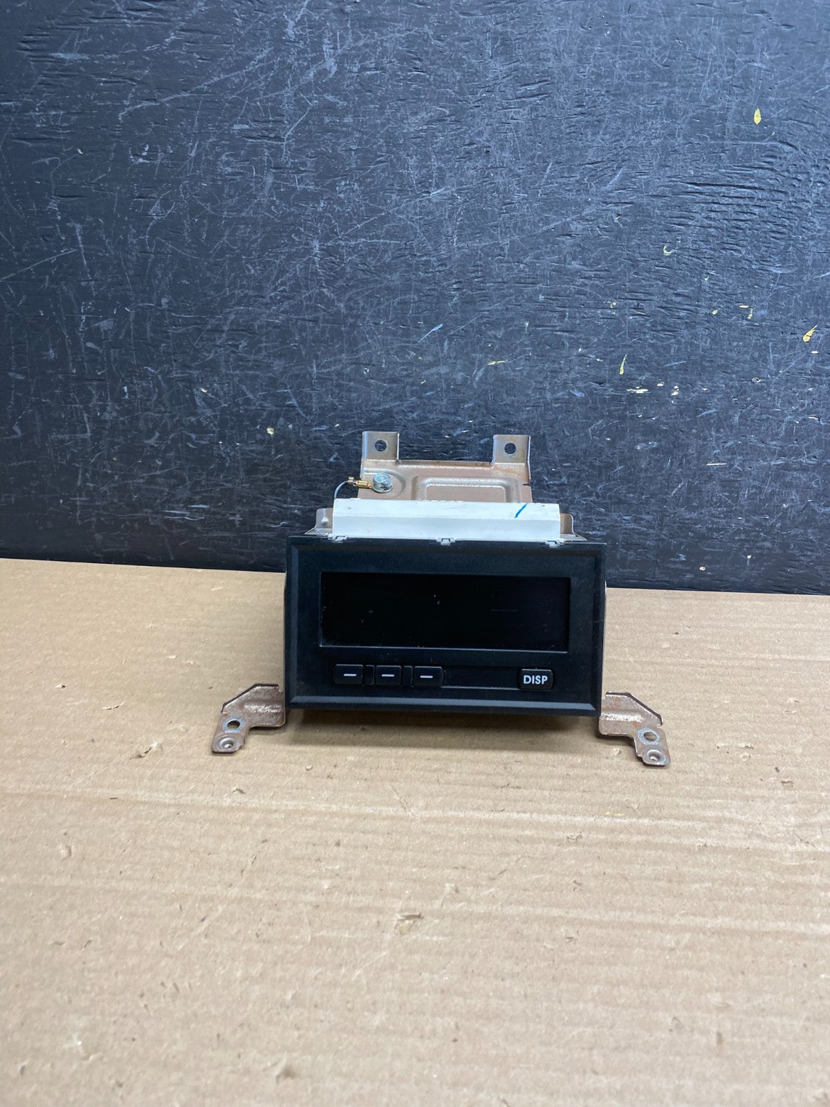 2004-2008 Mitsubishi Endeavor Information Display Screen Monitor Dash AG01080