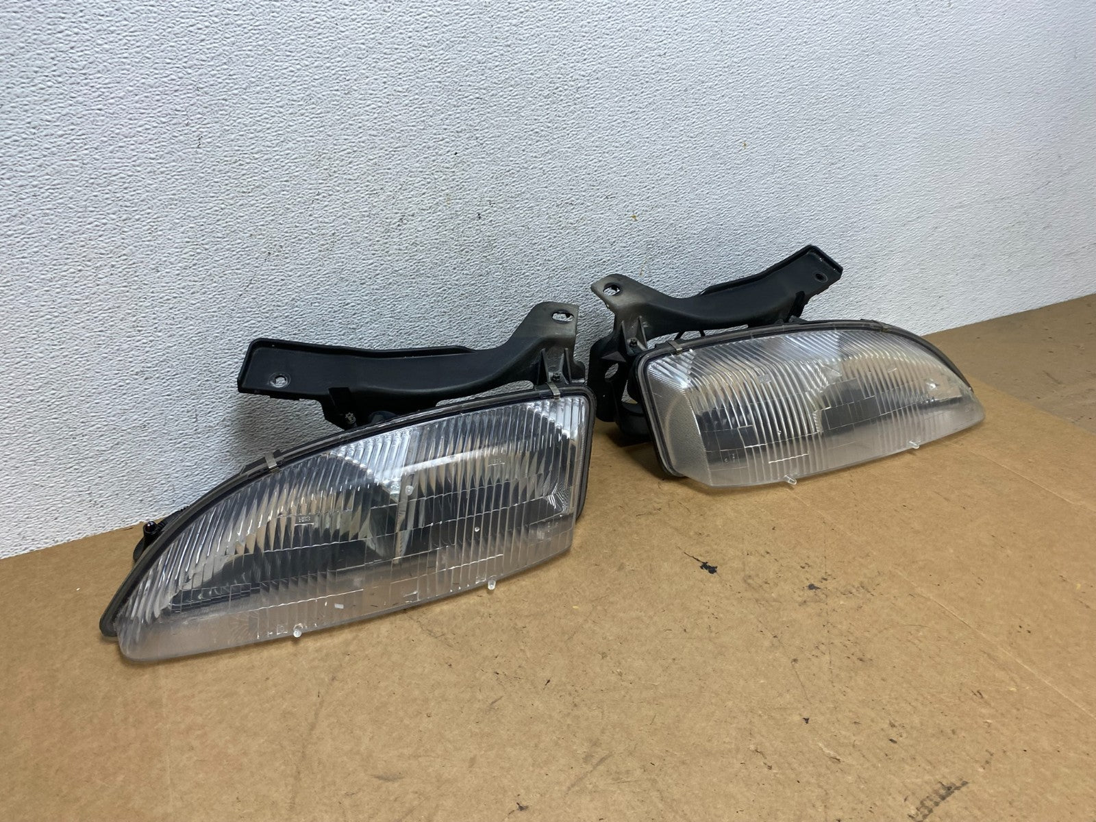 1995 to 1999 Chevrolet Cavalier Left+Right Set Halogen Headlight AE3227 DG2