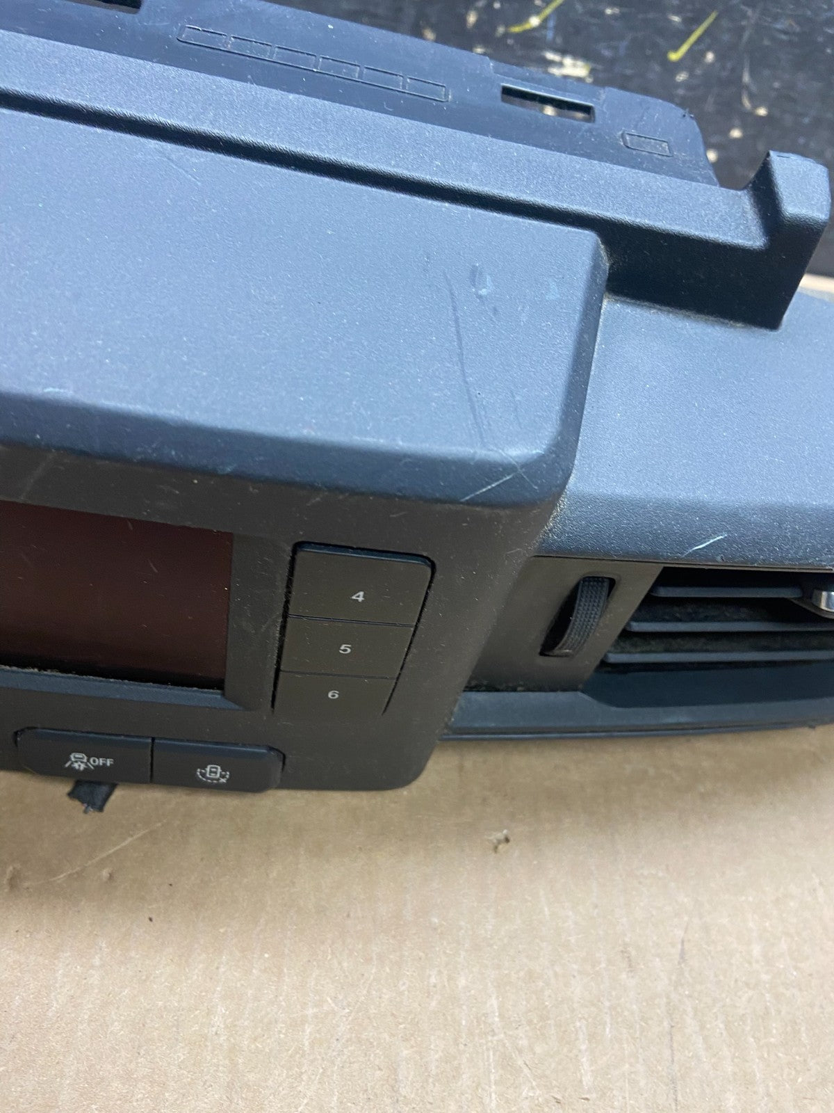 2020 to 2023 Ford  Explorer Console Radio Display Screen Air Vents Oem X6553 DG1