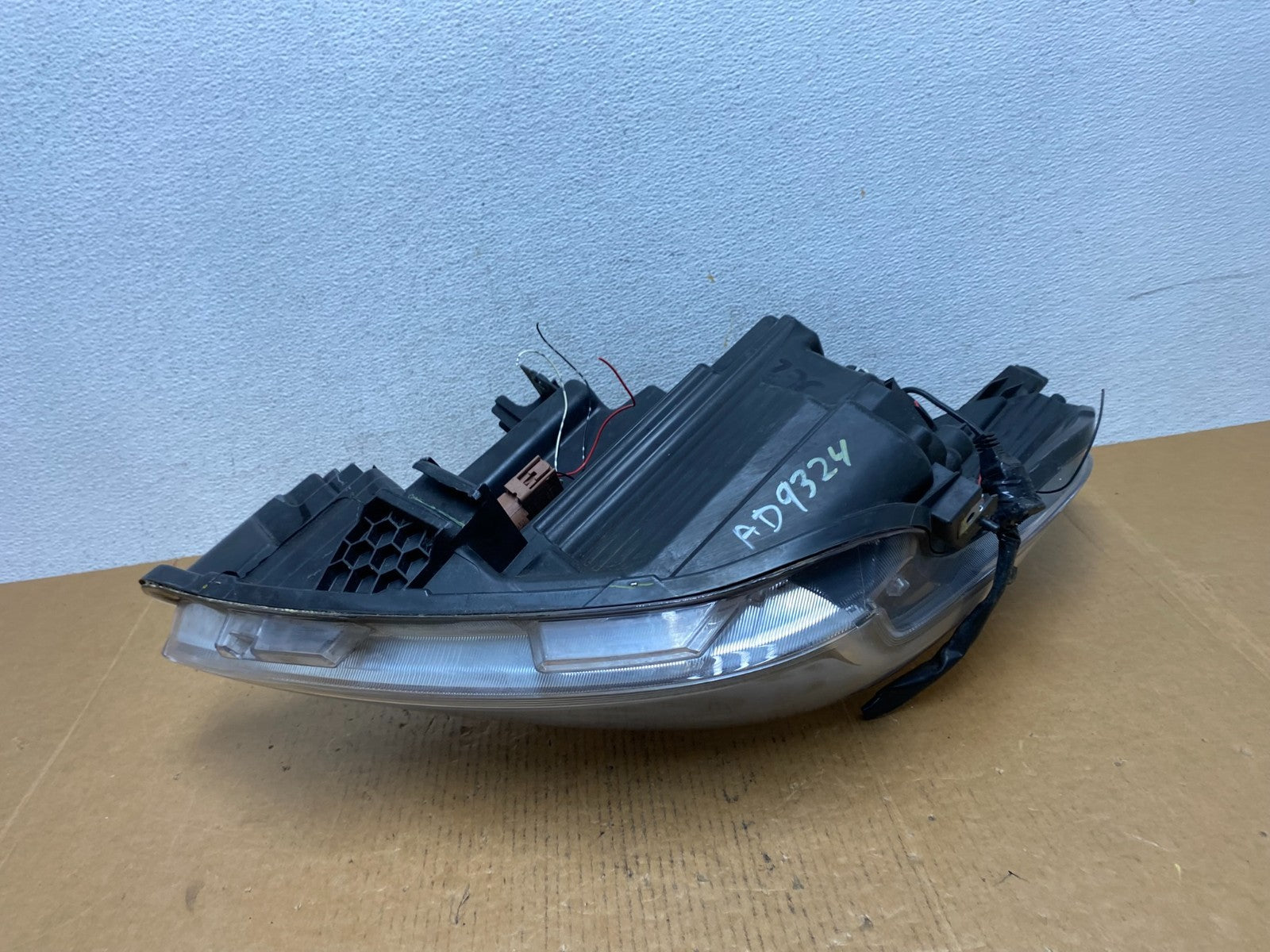 2015 to 2019 Nissan Versa Headlight Right Passenger RH Side AD9324 DW8