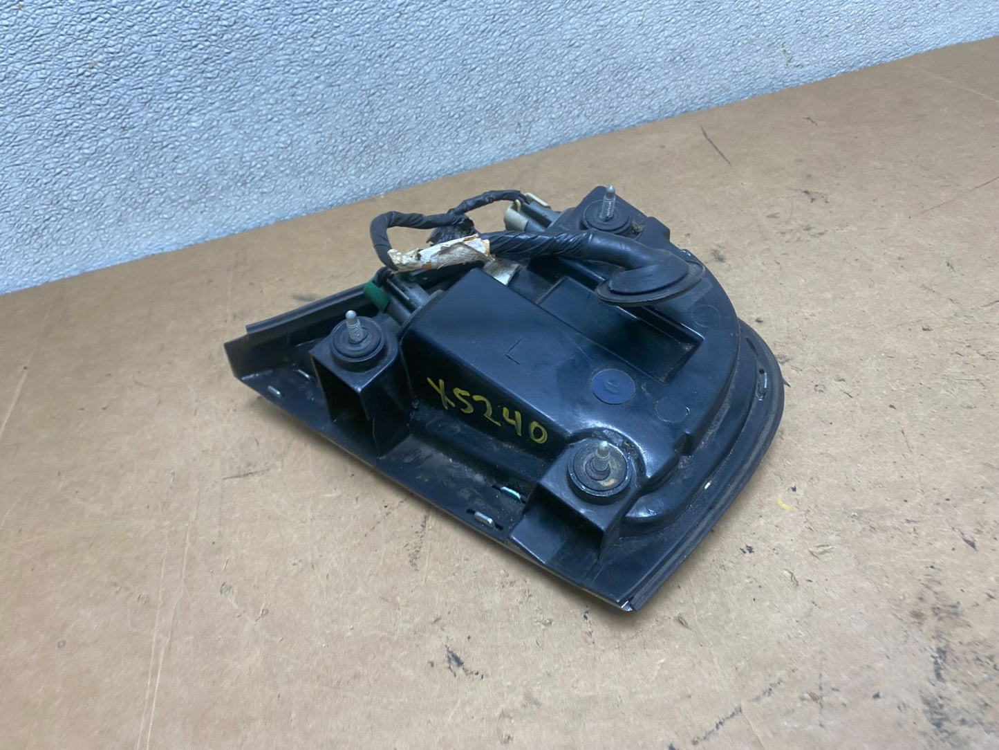 1997-1998 Buick Park Avenue Ave Left Driver Lh Side Tail Light OEM X5240 DW6