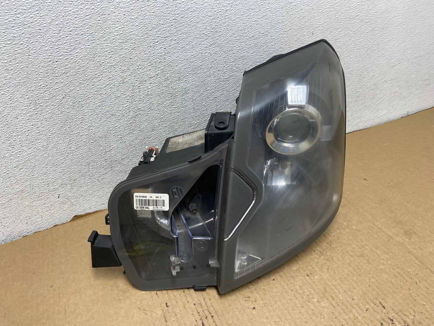2003 to 2007 Cadillac CTS Left Driver LH Halogen Headlight AG2084 LK2