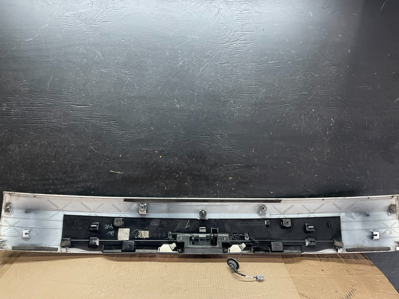 2011-2018 Dodge Grand Caravan Rear Tail Gate Trim Molding Panel OEM u7499 DG7