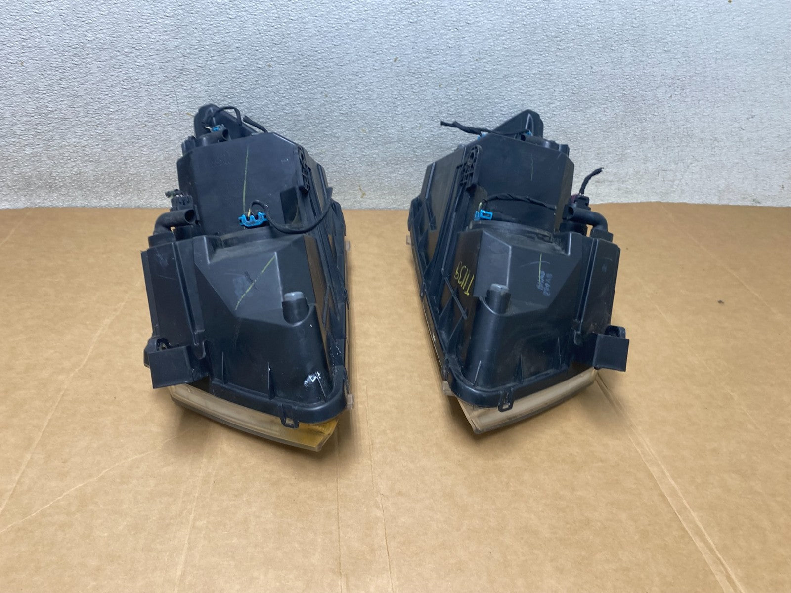 2009 to 2017 Dodge Journey Headlights Left+Right Set Halogen T1138 DW12