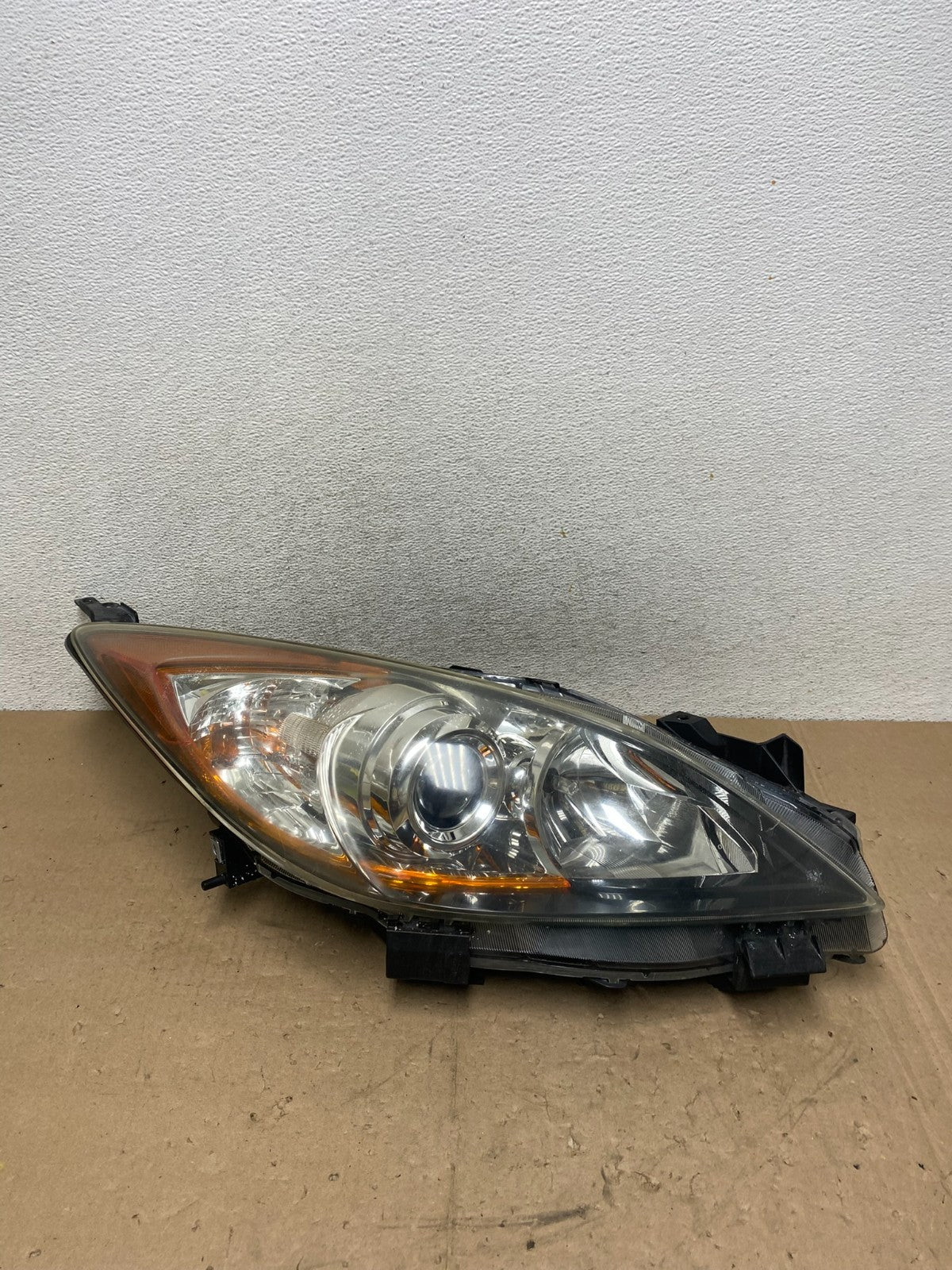 2010 - 2013 Mazda 3 Halogen Right Passenger Rh Side Headlight AG5380 DW0