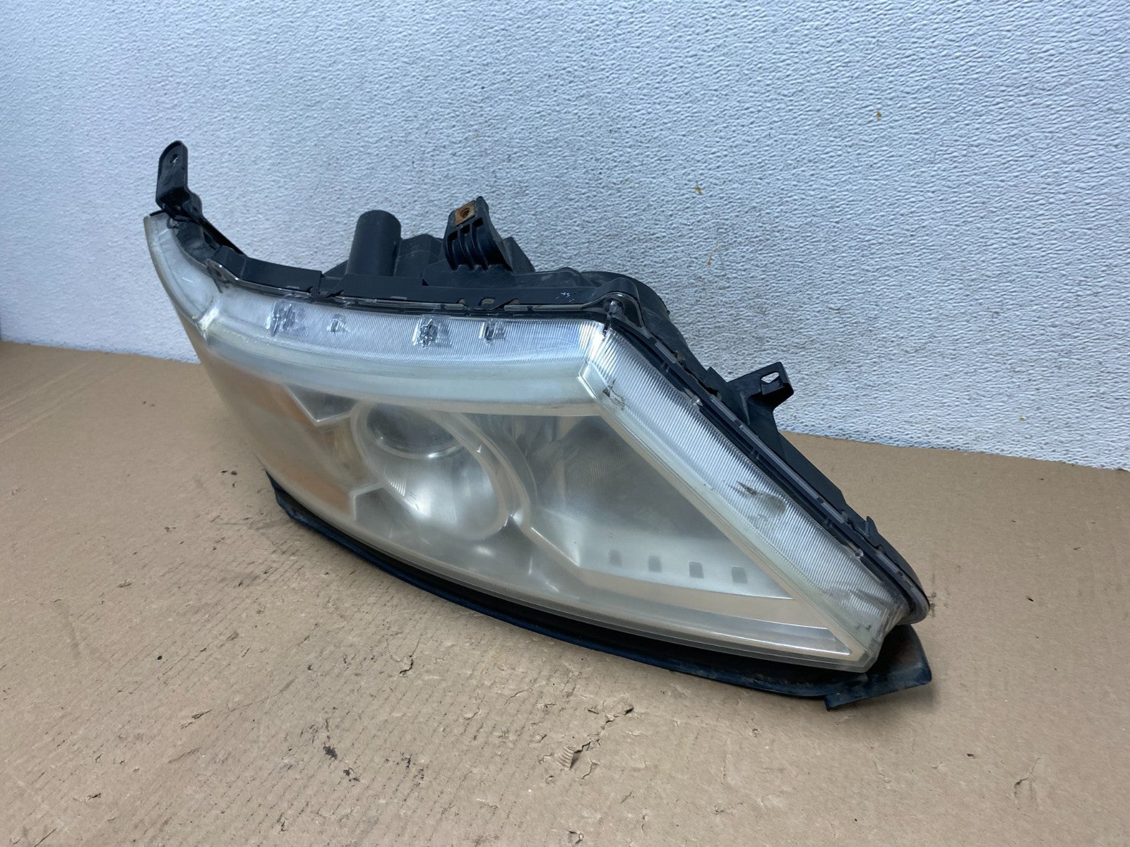 2011 to 2013 Honda Odyssey Front Right Passenger Headlight Halogen AF3218 DW1