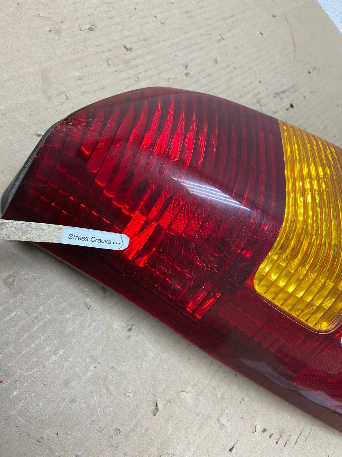 2001 2002 2003 2004 Mazda Tribute Left Driver Lh Side Tail Light AE7319 LK4