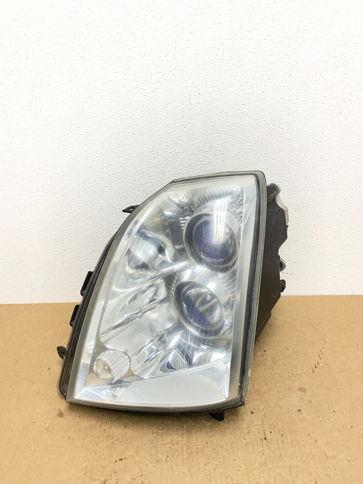 2005 to 2011 Cadillac STS Left Driver LH Side Xenon Headlight OEM AC1039 DW0