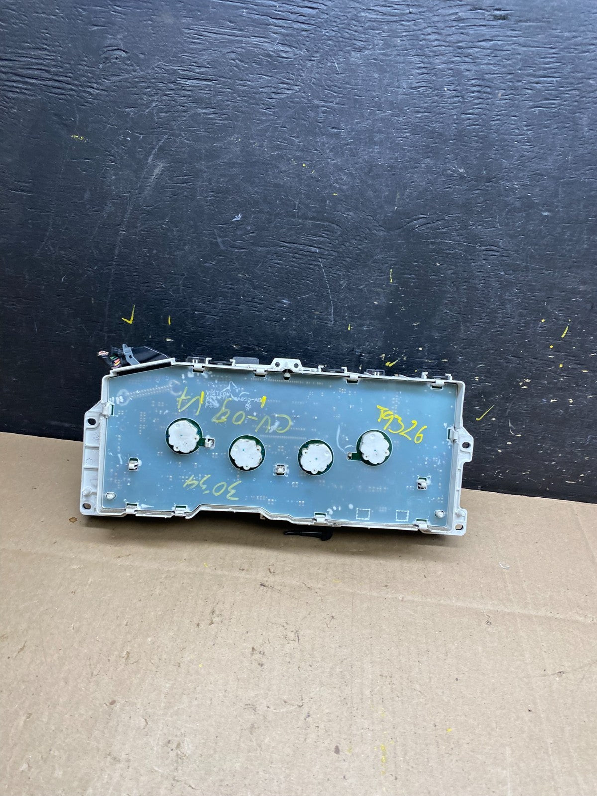 2006 to 2011 Ford Crown Victoria Speedometer Cluster Gauge t9326 DG5