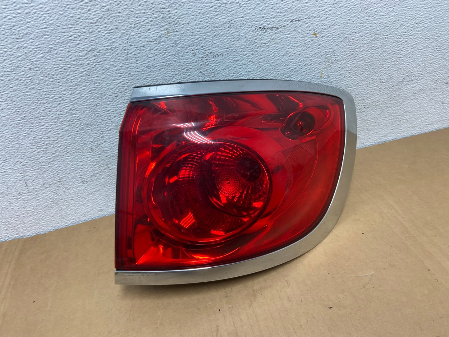 2008-2012 Buick Enclave Right Passenger Rh Tail Light AD2581 LK0