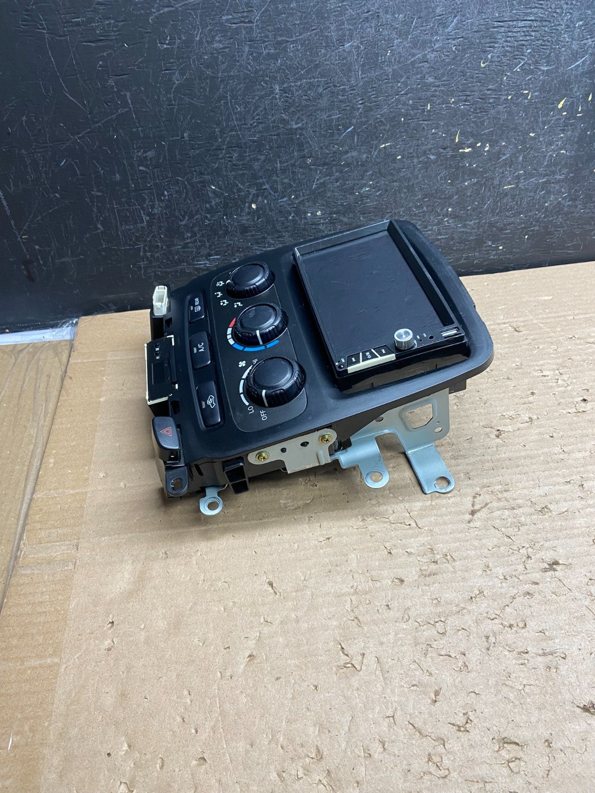 2001 to 2003 Toyota Highlander Climate Control Heater Radio Bezel AG85251