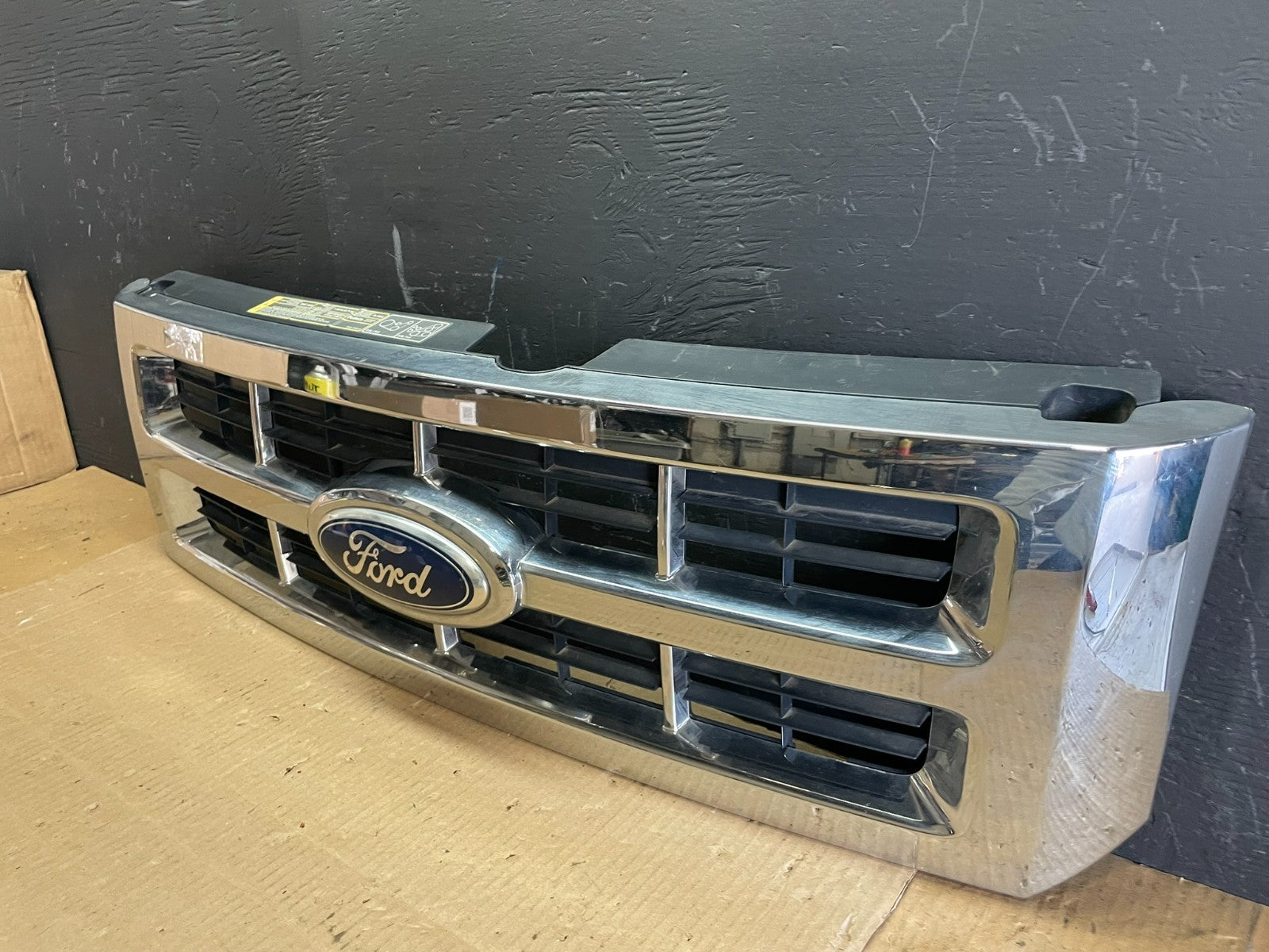 2008 to 2012 Ford Escape Front Upper Grill Grille Oem AB7687 DG2