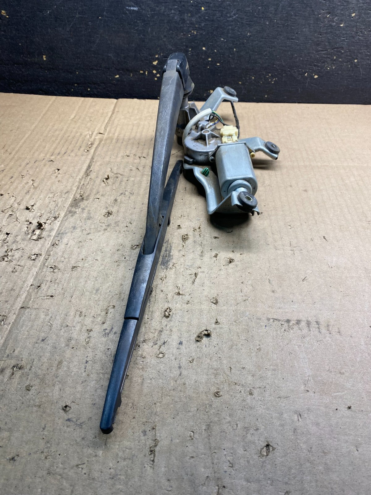 2005 to 2009 Subaru Legacy Outback Rear Windshield Wiper Motor AB03932