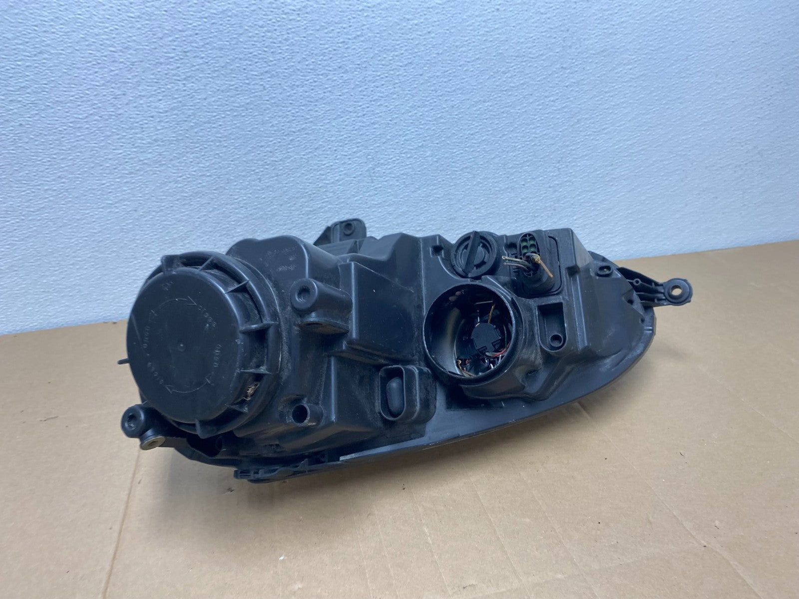 2005 - 2010 Volkswagen Jetta Right Passenger RH Side Headlight Halogen AB8028 DW6