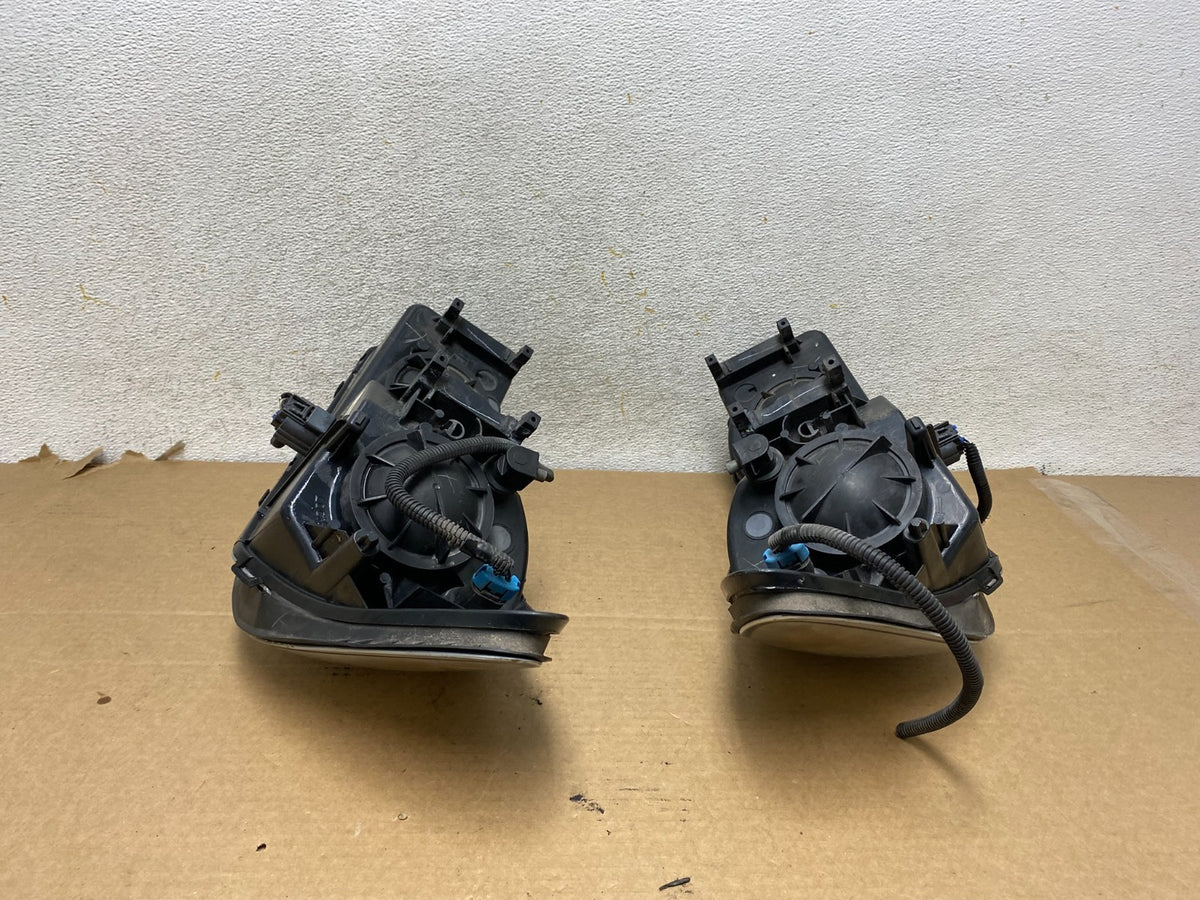 2005 to 2008 Buick Lacrosse Allure Headlights Left+Right Halogen AH3128 DW12
