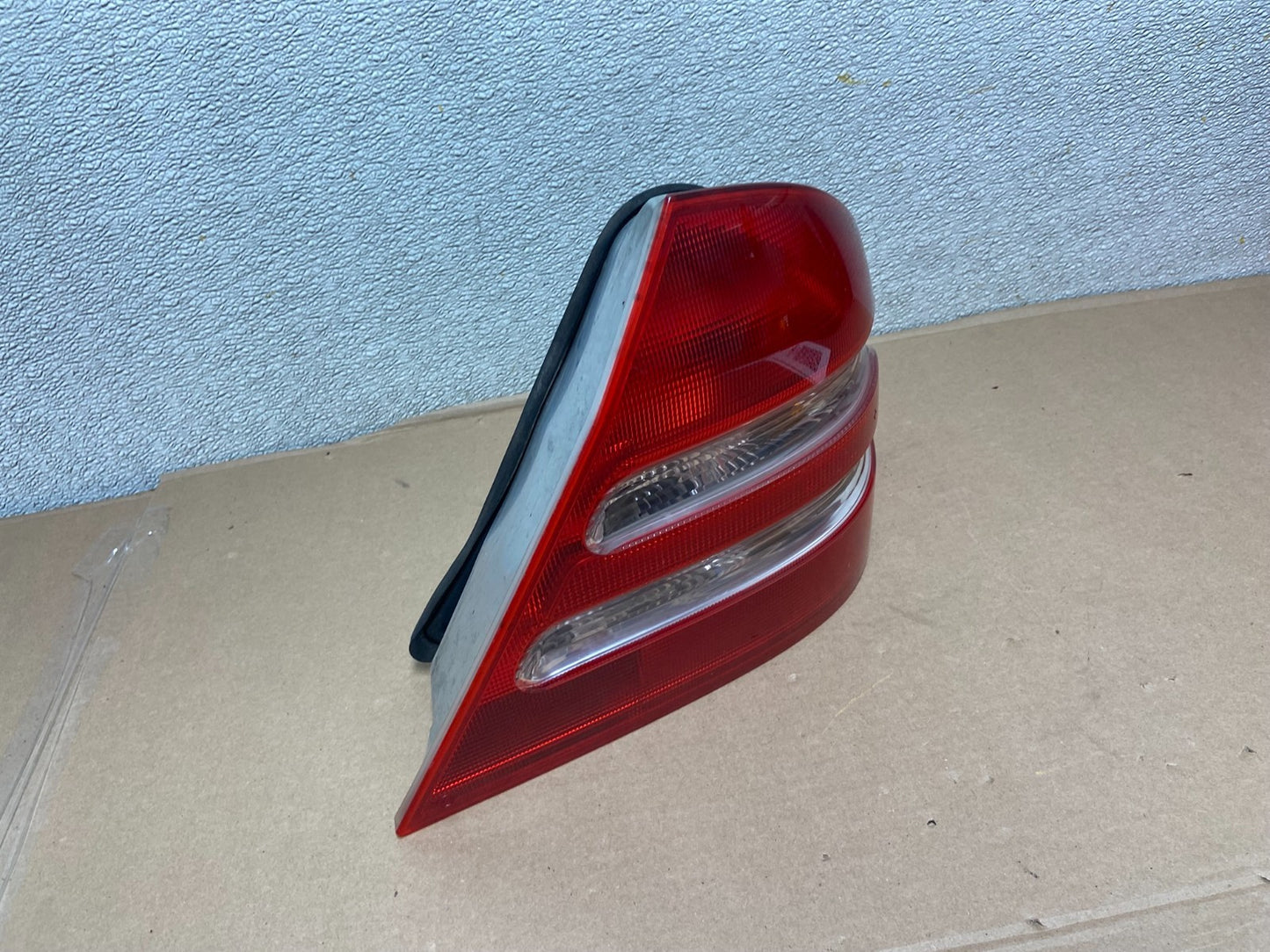 2001-2004 Mercedes-Benz C230 C240 W203 C-Class Right Passenger Tail Light AA98492