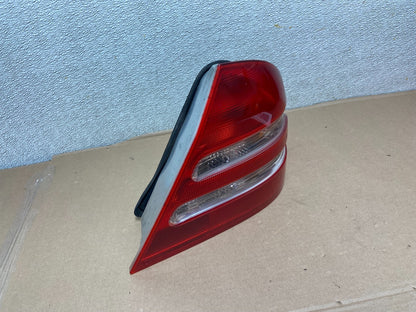2001-2004 Mercedes-Benz C230 C240 W203 C-Class Right Passenger Tail Light AA98492