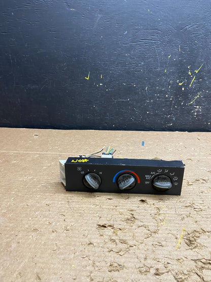 2001 - 2007 GMC Chevrolet Express 1500 Climate Control A/C W6408 DG0