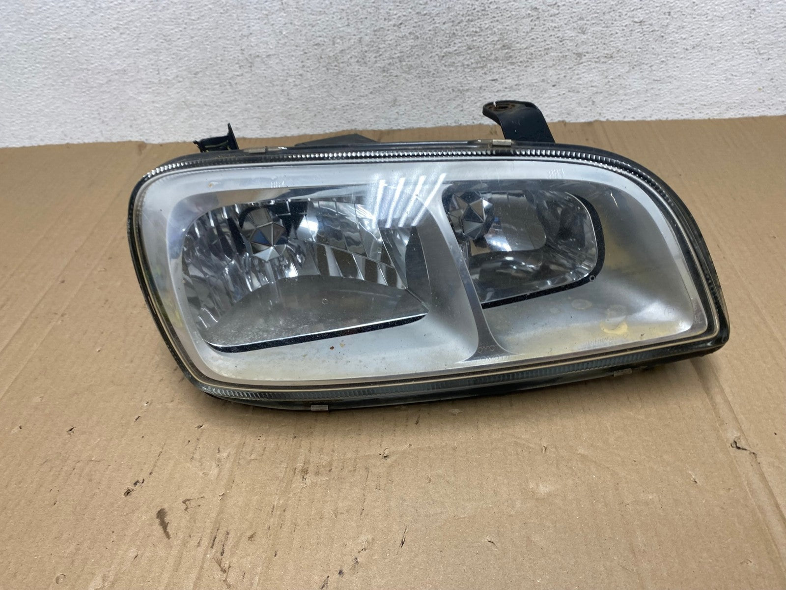 1996 - 2000 Toyota Rav4 Right Passenger RH Side Headlight Halogen AE8946 LK0