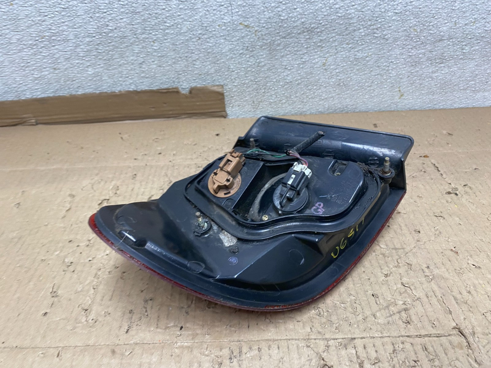 2000 - 2001 Infiniti i30  Right Passenger Rh Side Tail Light Oem U6517 DW4
