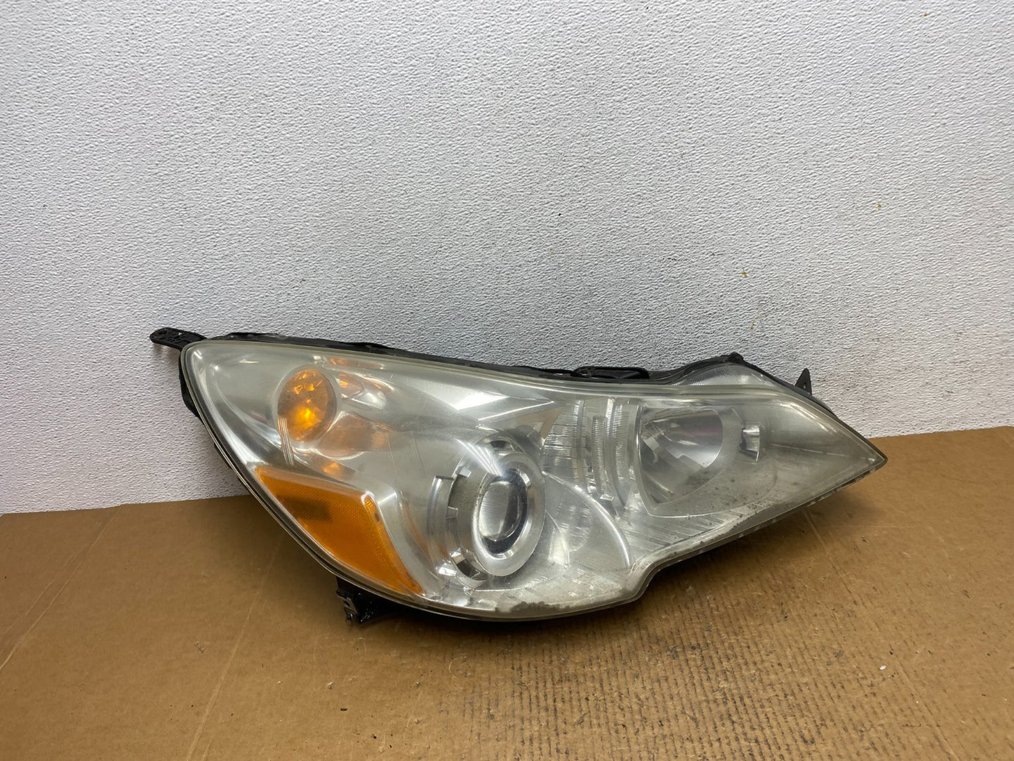 2010-2012 Subaru Legacy Outback Right Passenger Headlight AE0640 DW0