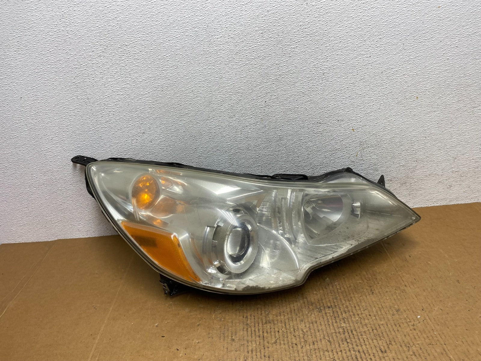 2010-2012 Subaru Legacy Outback Right Passenger Headlight AE0640 DW0