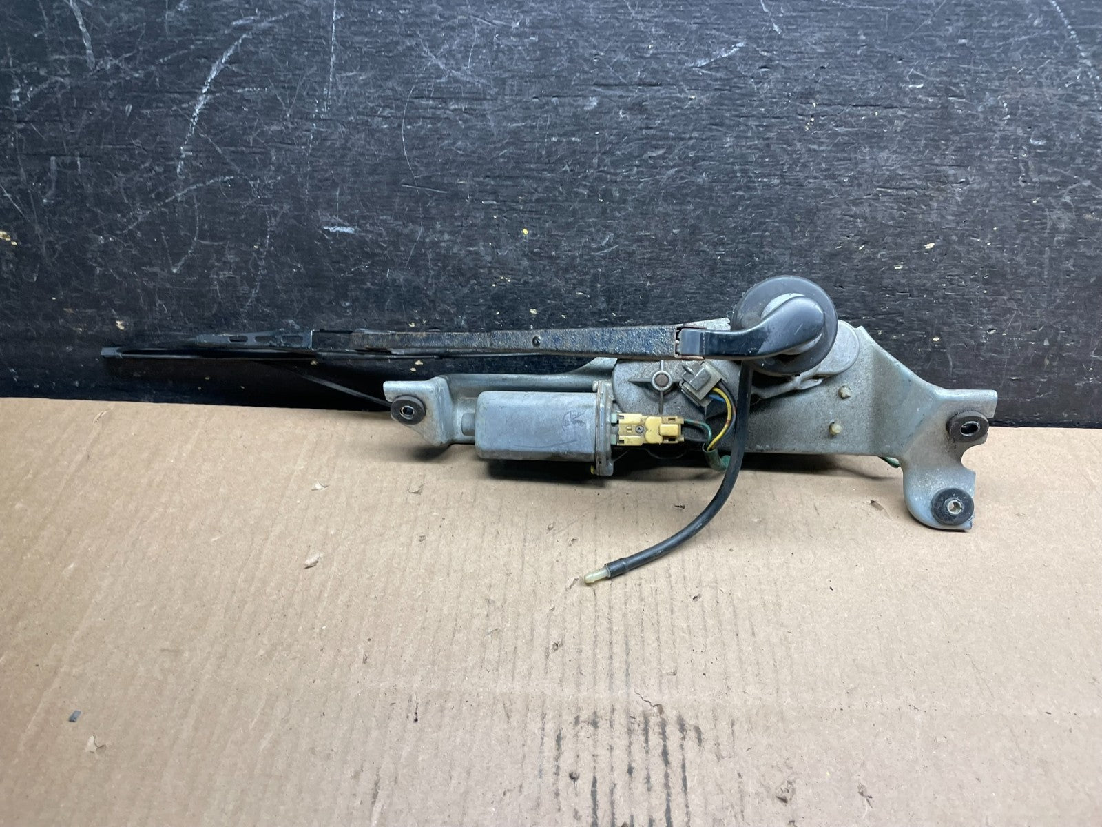 1991 to 1998 Mitsubishi Space Runner Wiper Motor Rear u9292 DG0