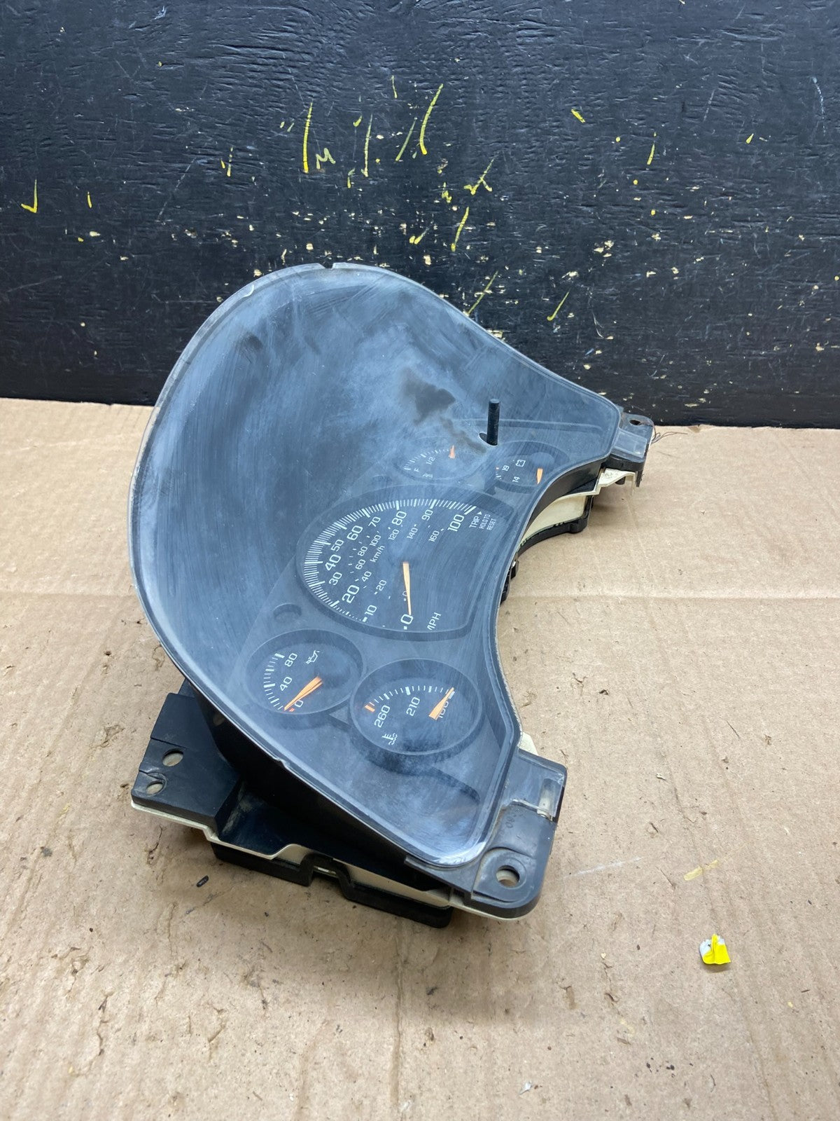 2003 to 2007 Chevrolet Express Speedometer Cluster Gauge 25755008 AA8169 DG1