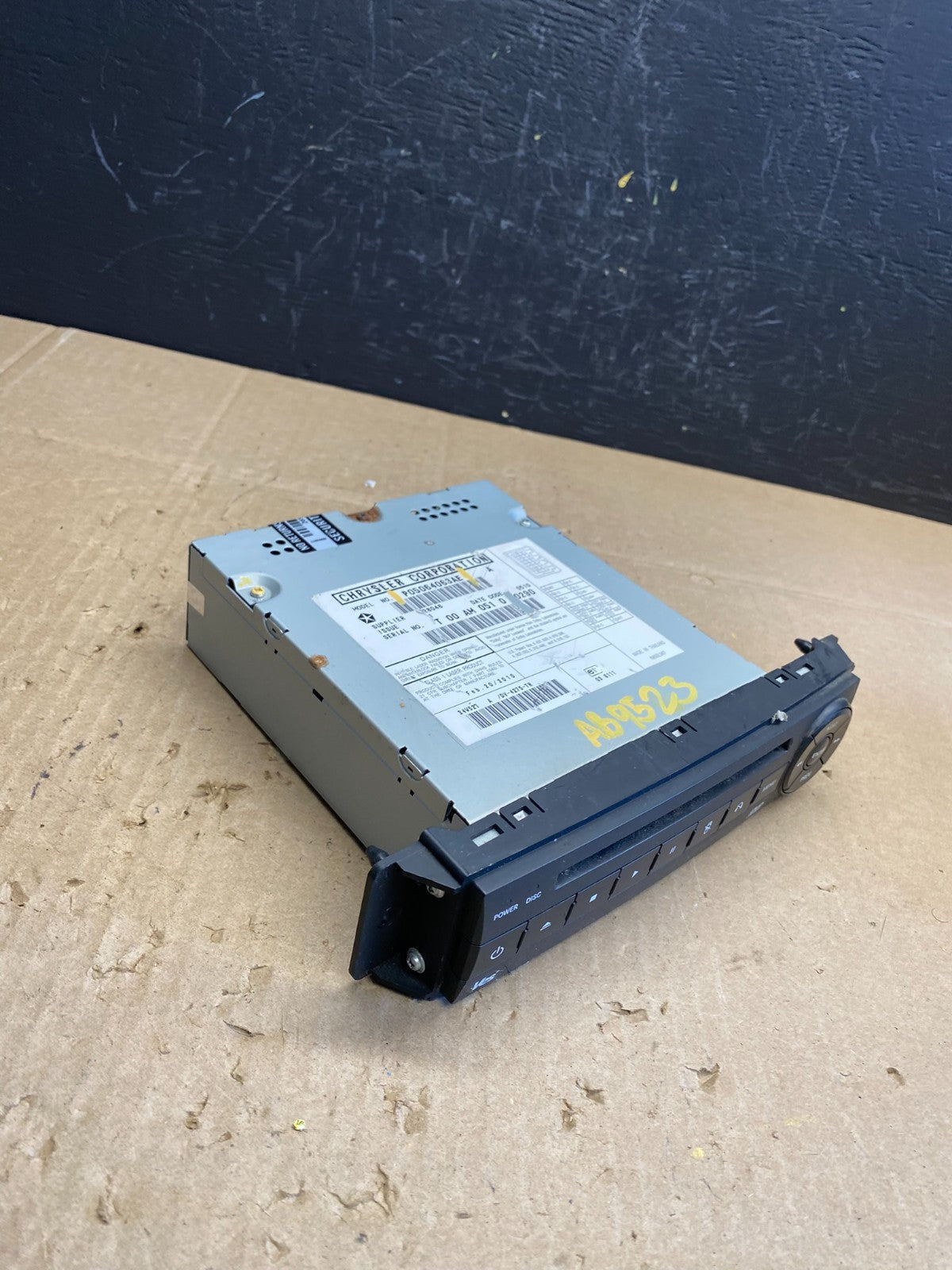 2008 to 2012 Chrysler Town Country DVD Player Receiver OEM AB9523 DG1