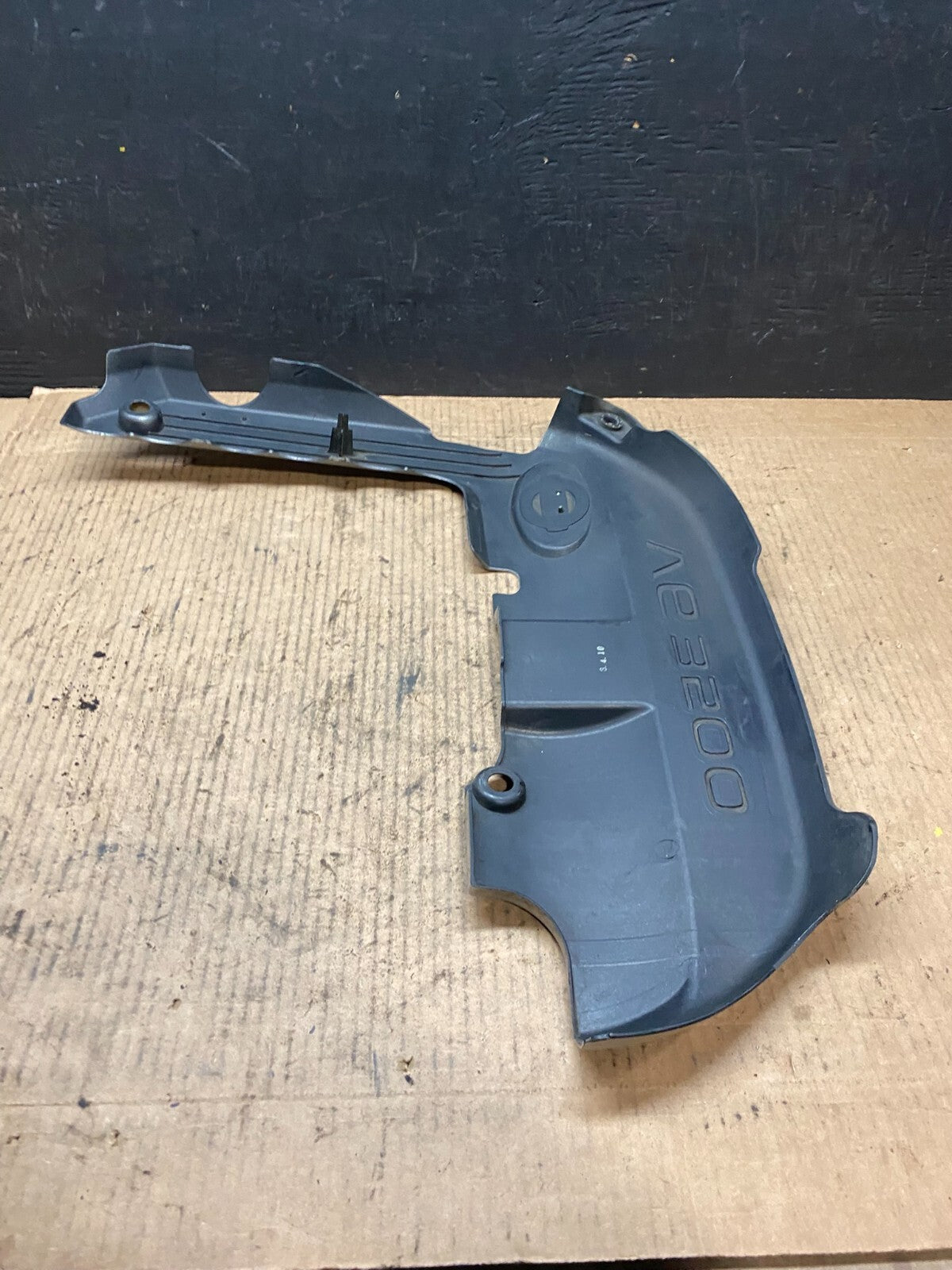 2001 to 2004 Nissan Pathfinder Engine Cover Ornament G28283