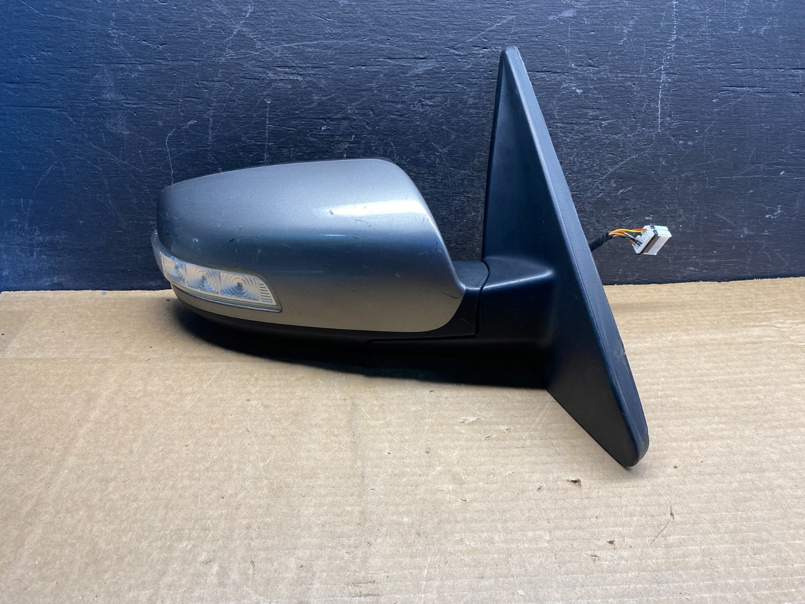 2011 to 2015 Kia Sorento Right Passenger Door Mirror Turn Signal AD9691 DW0