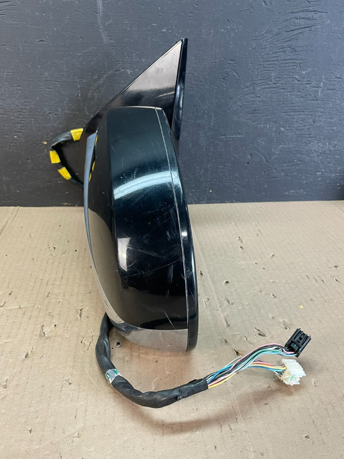 2007 - 2014 Cadillac Escalade Left Driver Door Mirror Turn Signal AD8675 DW9