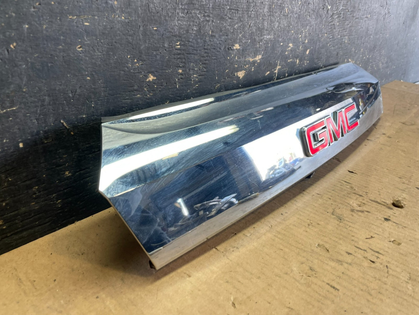2011 to 2015 GMC Terrain Tailgate Liftgate with Camera Molding OEM AA5955 DG1