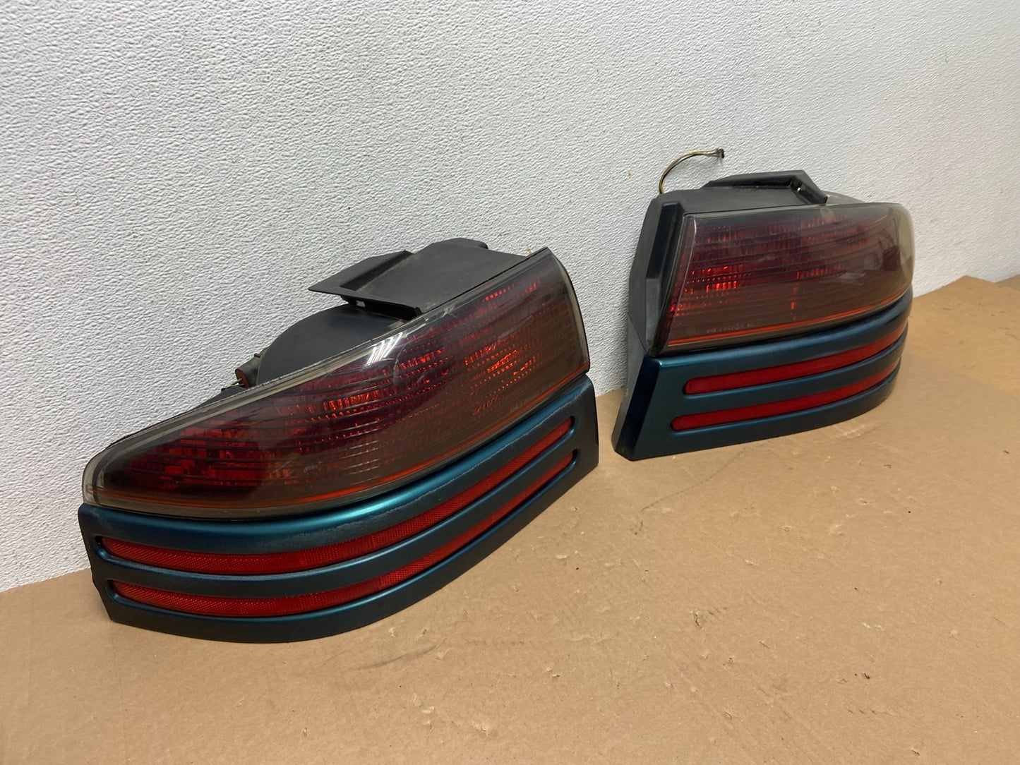 1998 to 2004 Dodge Intrepid Left+Right Set Side Tail Light AD6429 DG2
