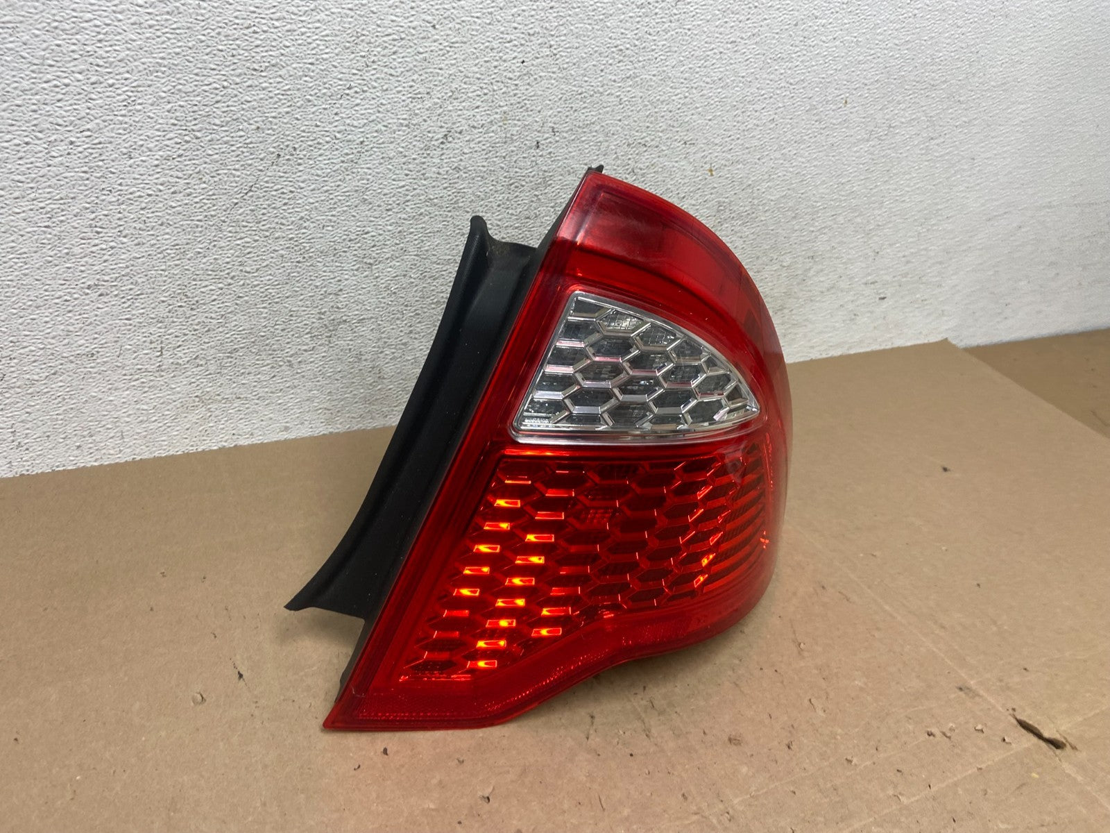 2010 2011 2012 Ford Fusion Right Passenger Side Tail Light AE5958 DW2