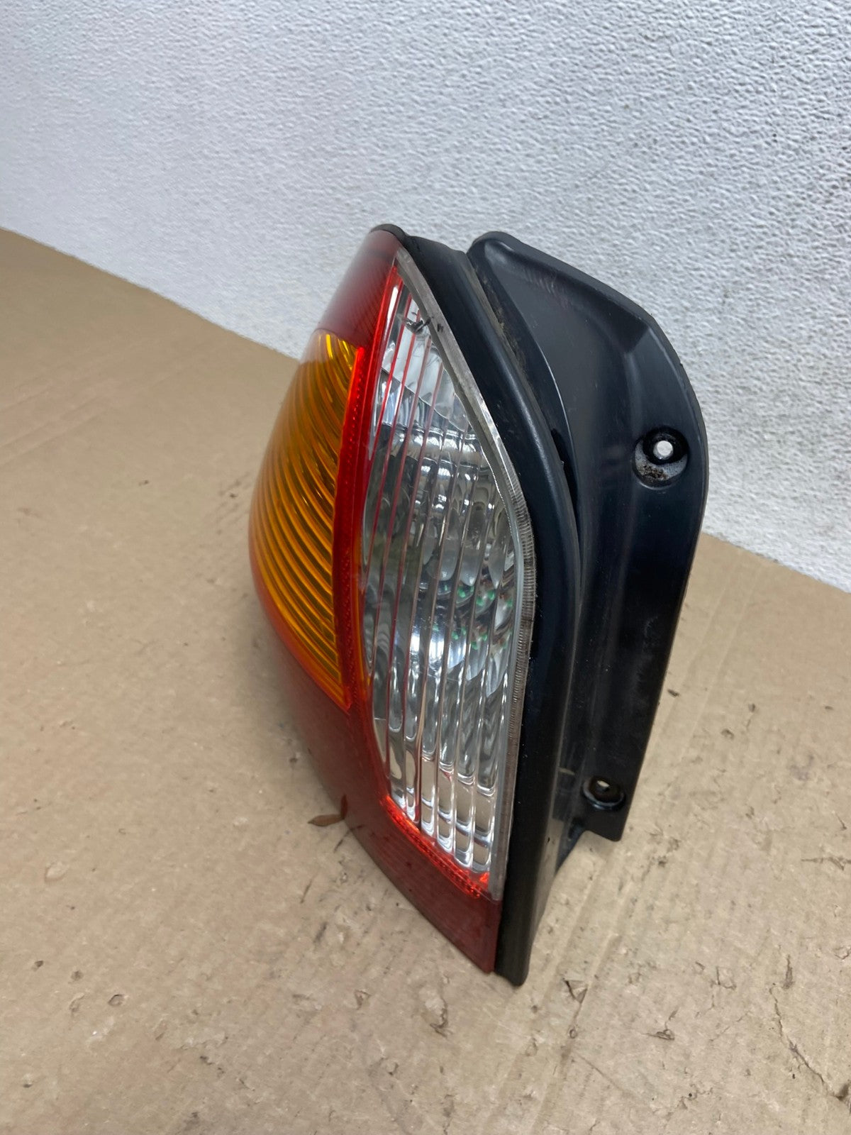 2001 - 2004 Hyundai Santa Fe Left Driver LH Side Tail Light AE9720 LK1