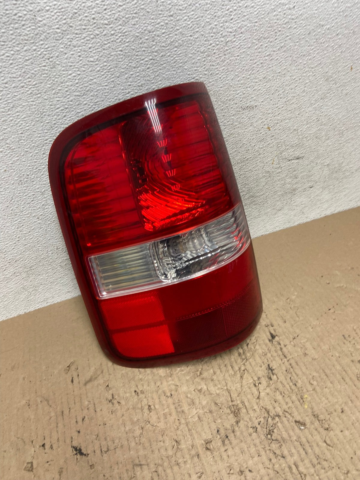 2004 to 2008 Ford F150 F-150 Left Driver LH Side Tail Light AF7026 LK2