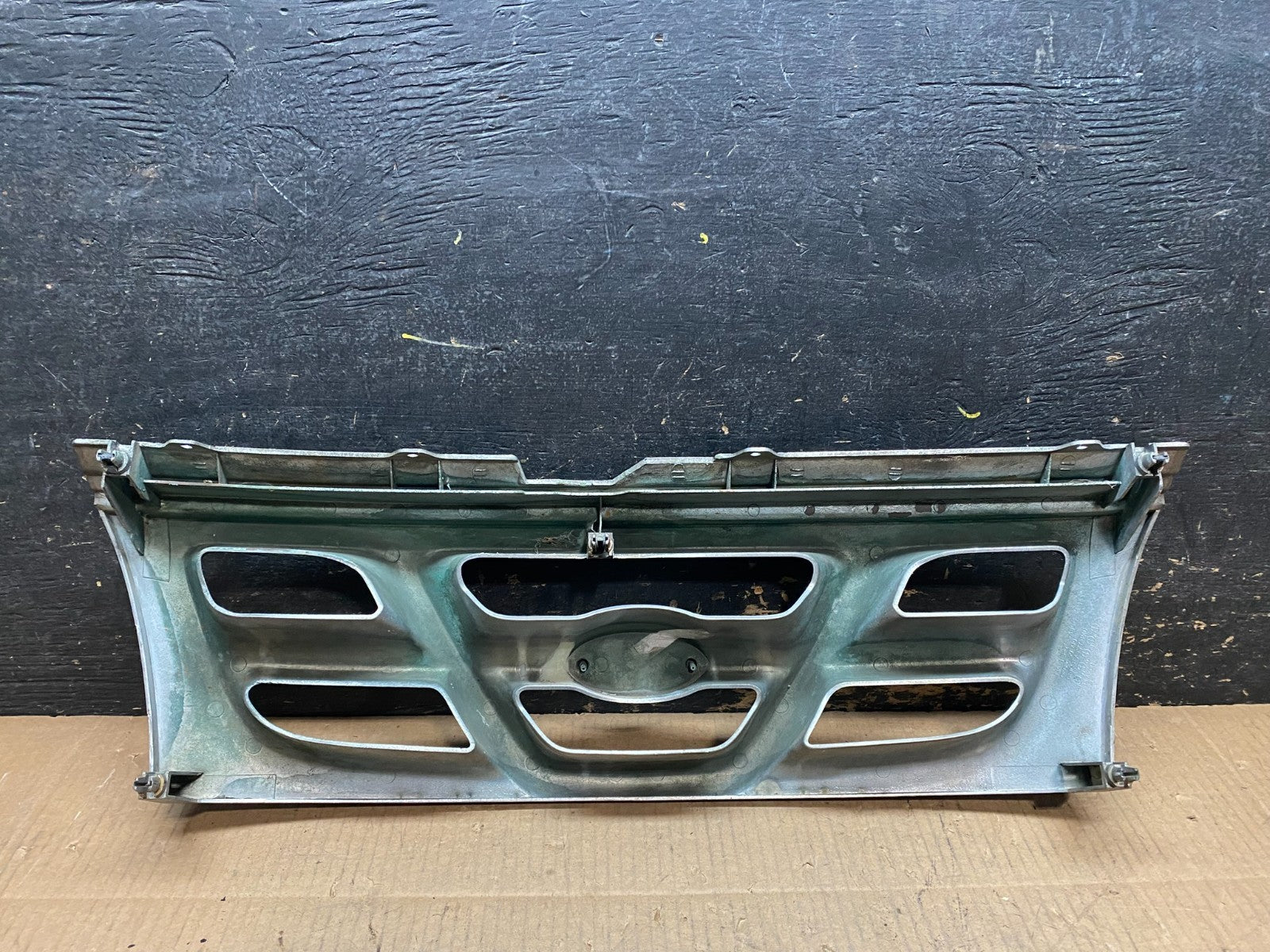 1999 Kia Sportage Front Upper Grille Grill OEM y1853 DG7