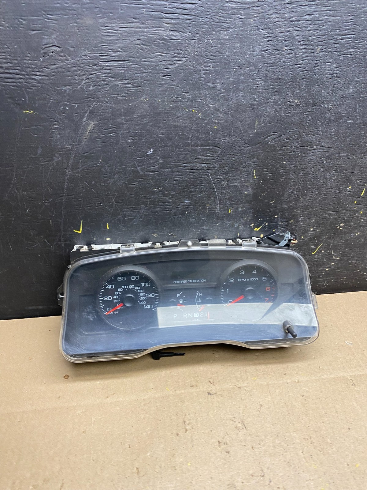 2006 to 2011 Ford Crown Victoria Speedometer Cluster Gauge t9326 DG0