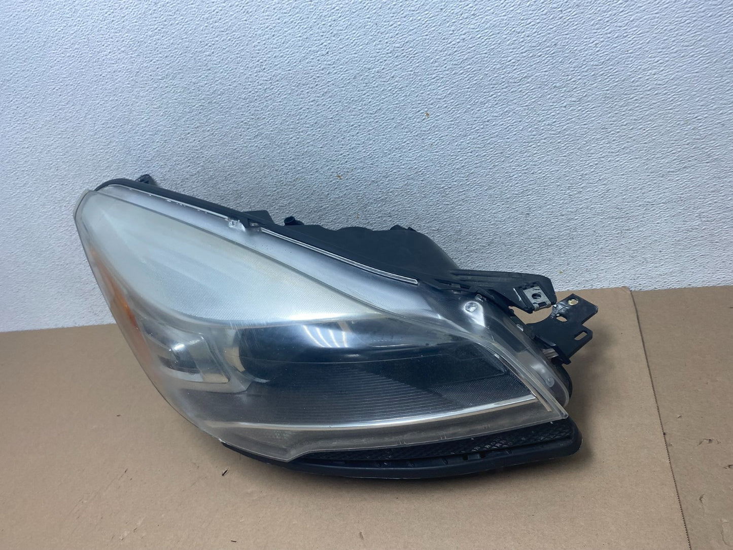 2013 - 2016 Ford Escape Headlight Right Passenger RH Side Xenon HID AG5711 DW1
