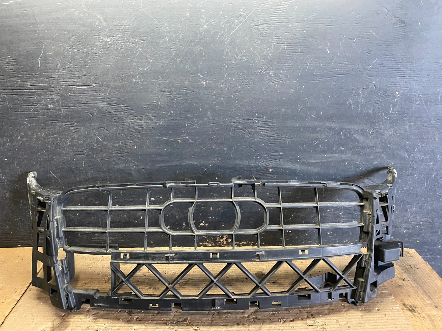 2007 2008 2009 Audi Q7 Front Bumper Cover Grill Support Reinforcement S5873 DG0